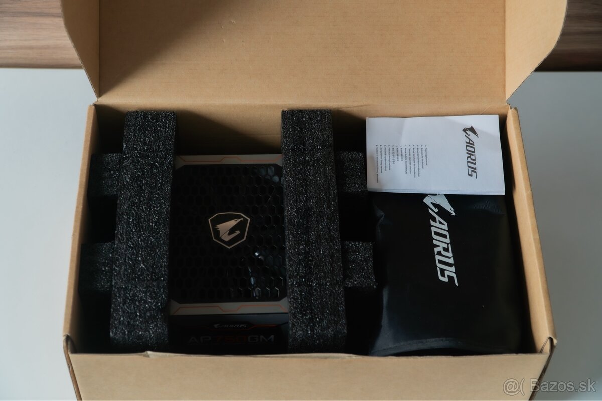 Gigabyte aorus p750w - 9