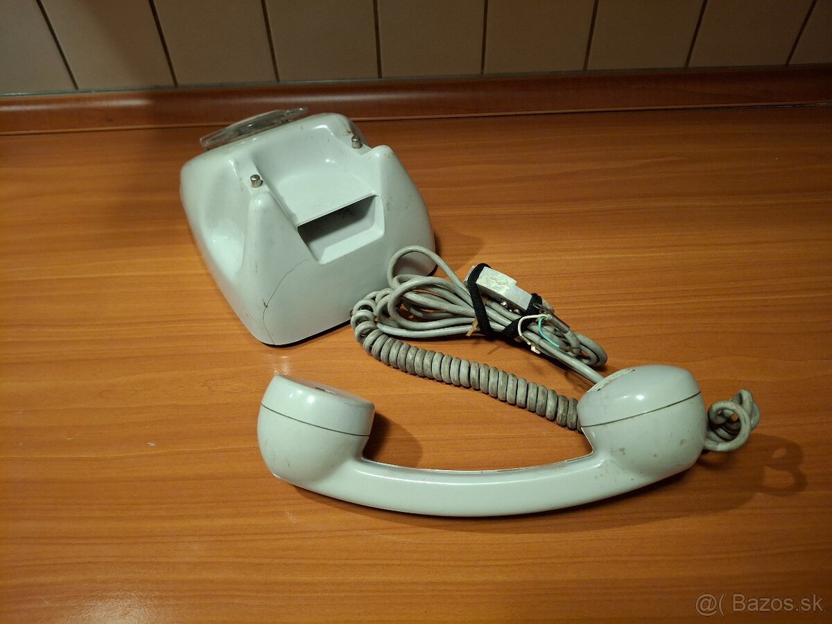 Staré telefóny - 9