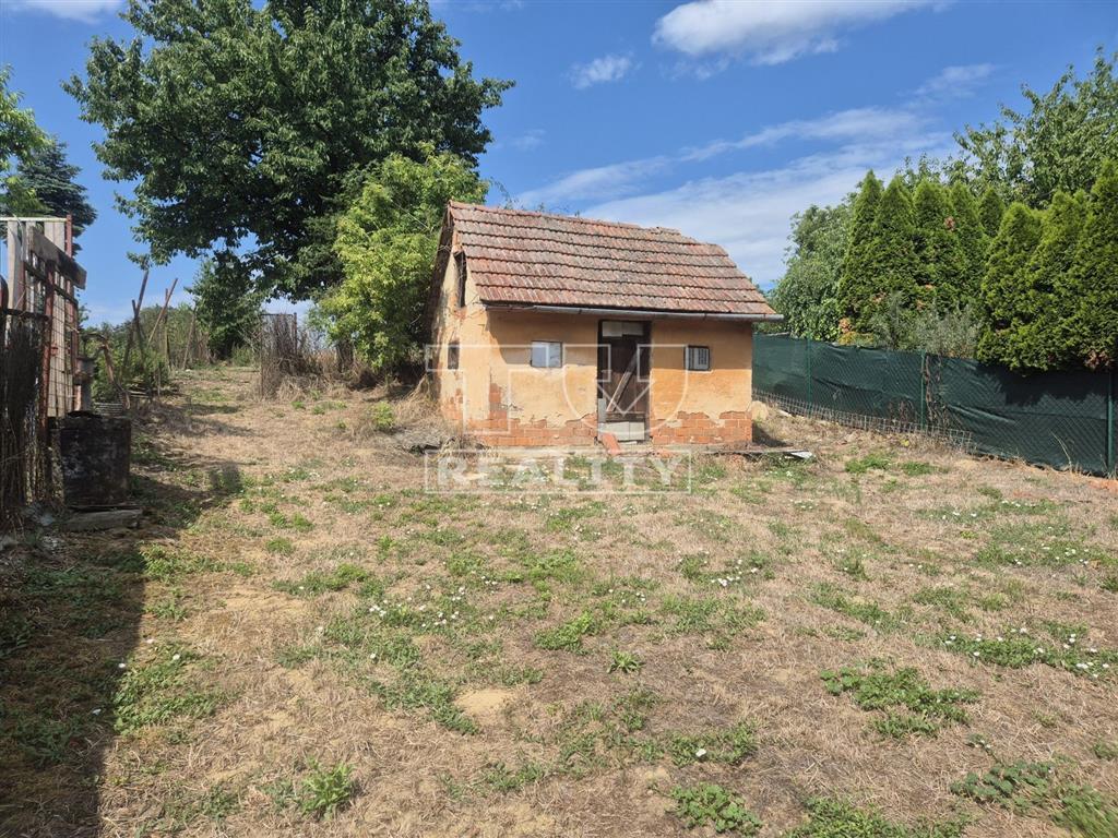 Exkluzívne na predaj vidiecky dom v Hosťovciach, pozemok... - 9