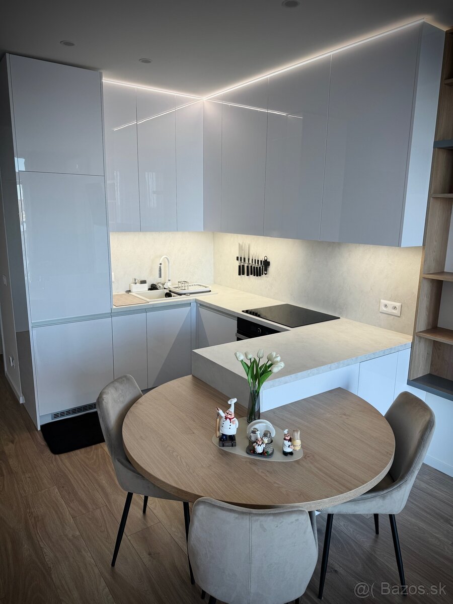 Nový,neobývaný a luxusne zariadeny 2 izbovy byt. - 9