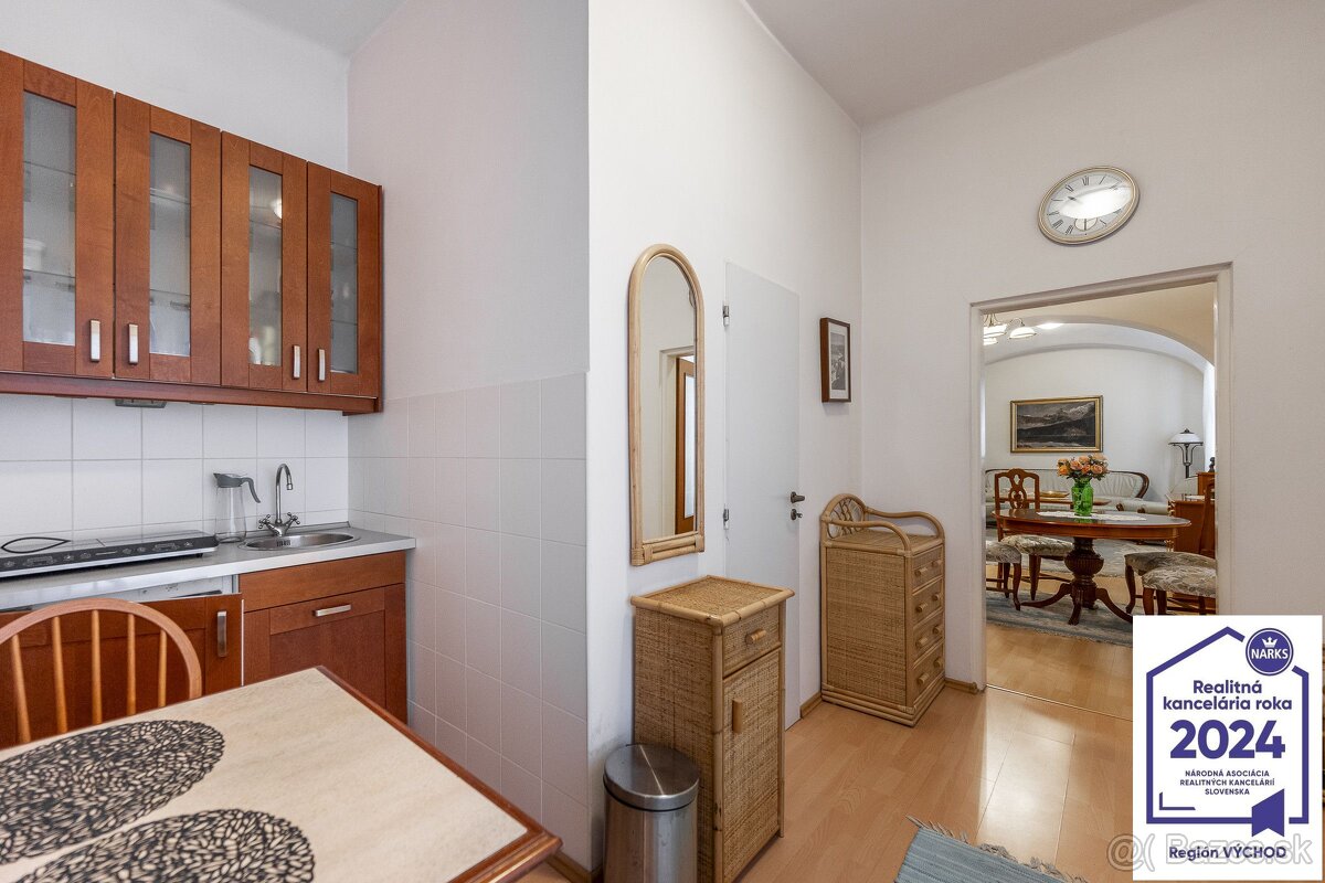 2 izbový byt v centre mesta v historickom objekte, Košice, H - 9