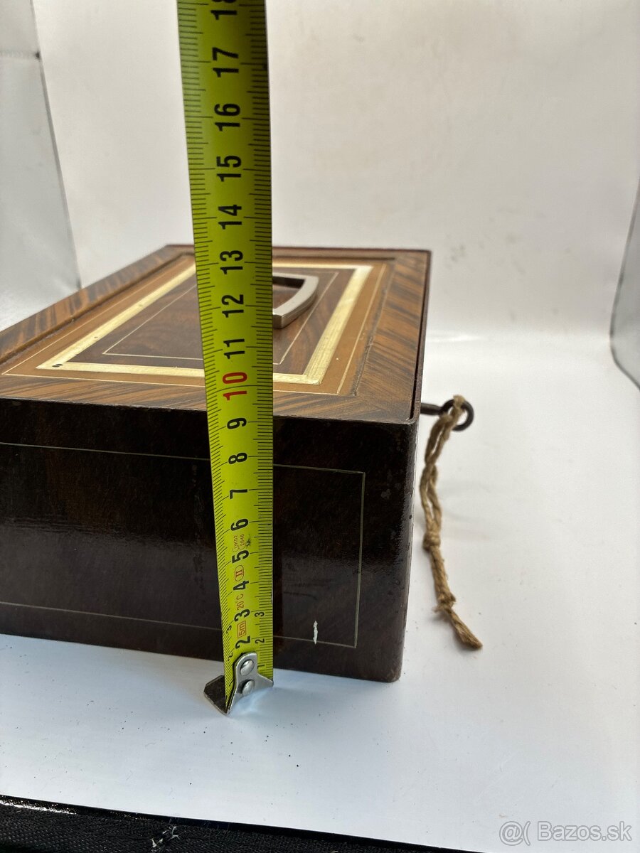 Starožitný kovový trezor - 9