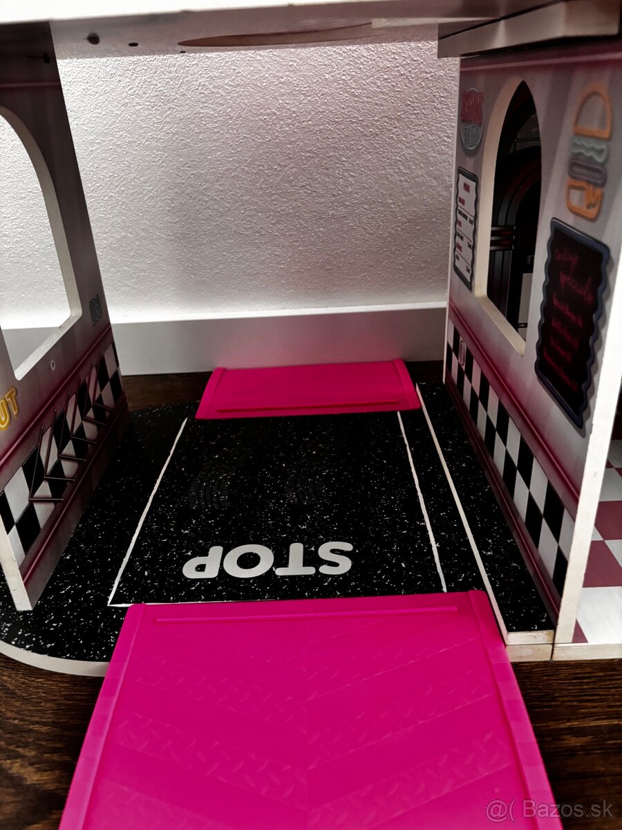 LOL Surprise drevený domček - 9