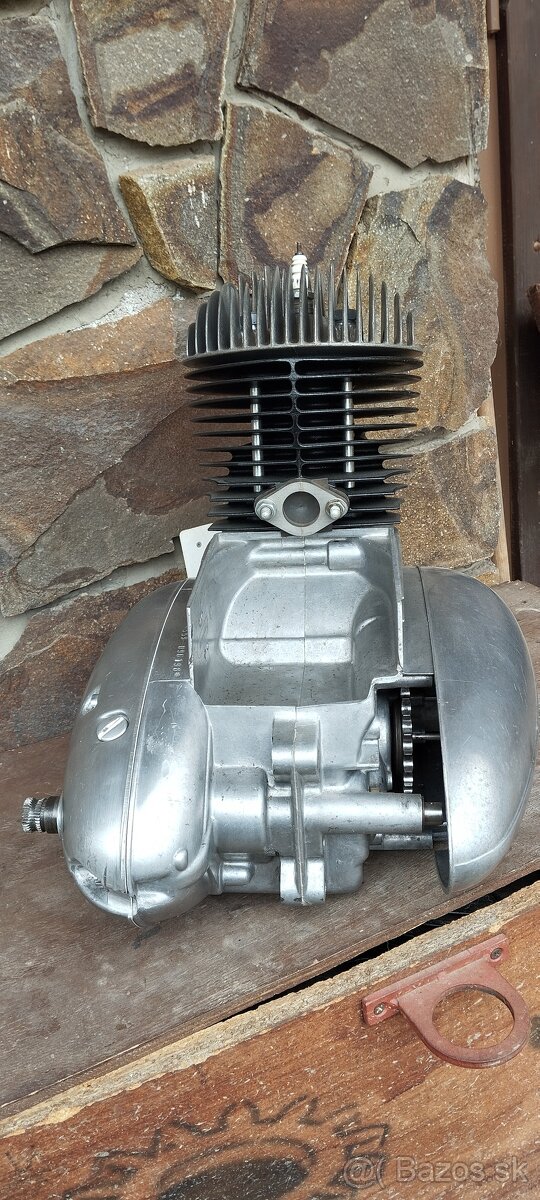 Panelka 559 motor - 9