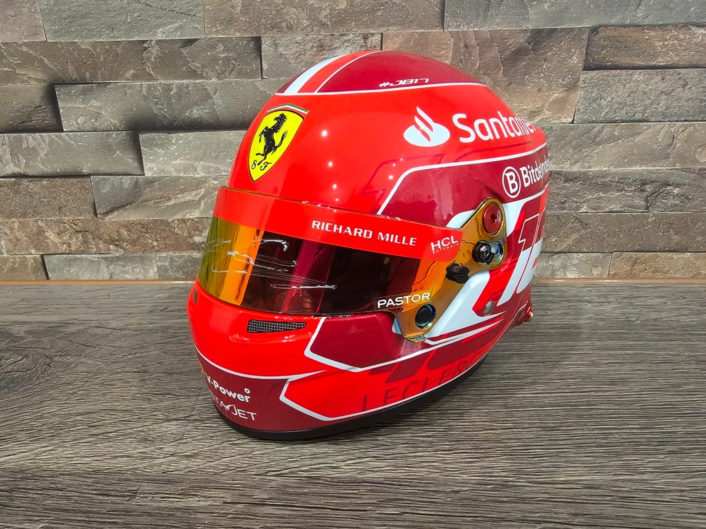 HELMY Ferrari 1:2 Leclerc -orig.podpisy,Sains Vettel - 9