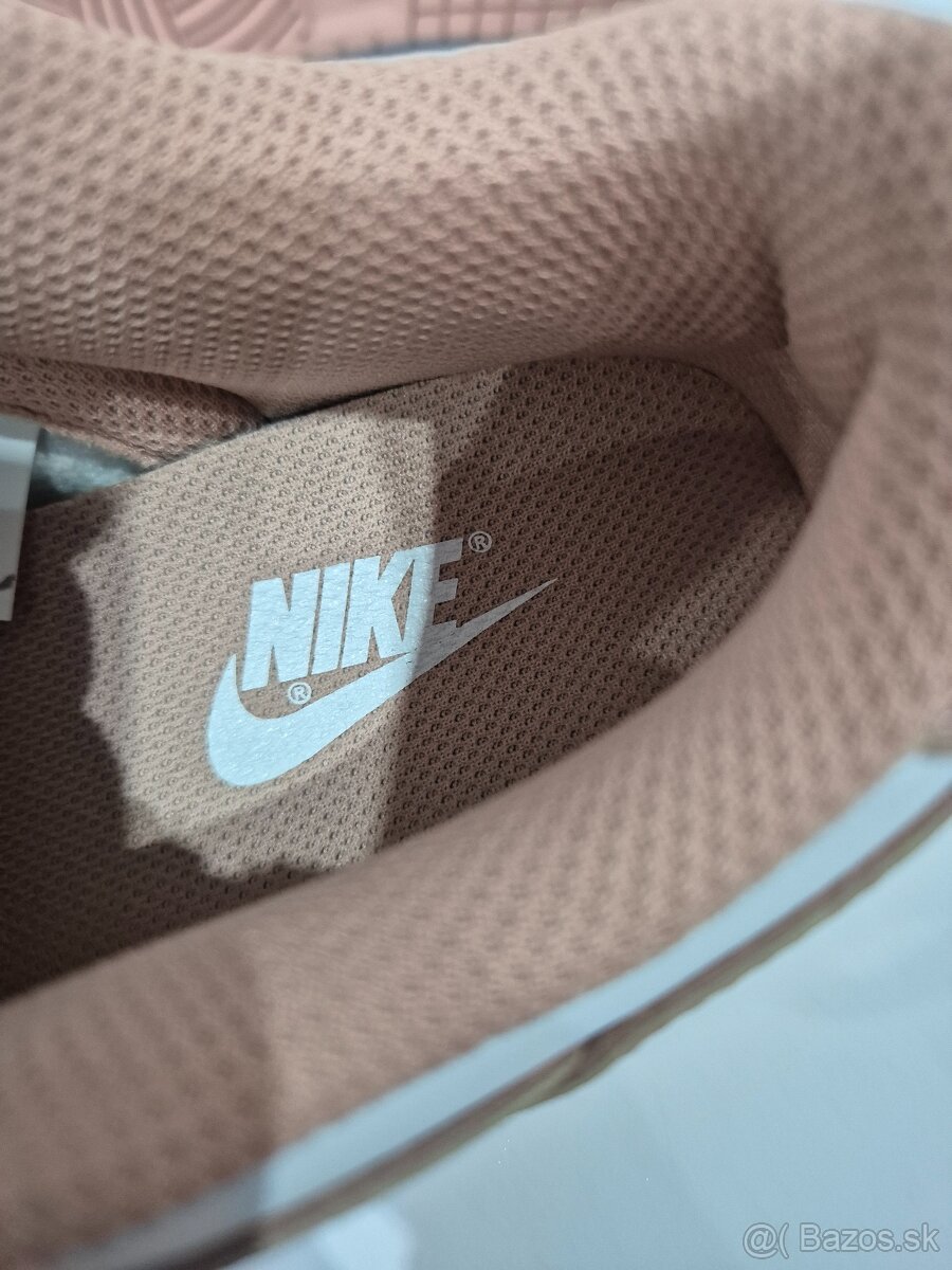 Nike SB Dunk Low - 9