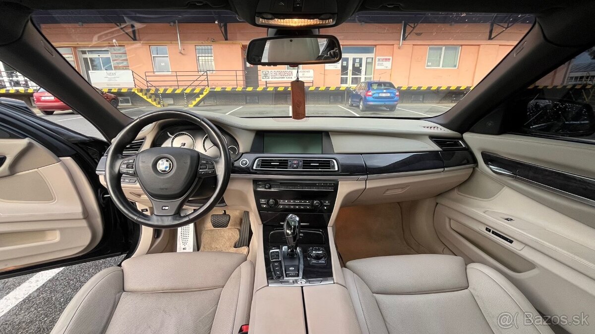 BMW 750Li xDrive F02 - 9