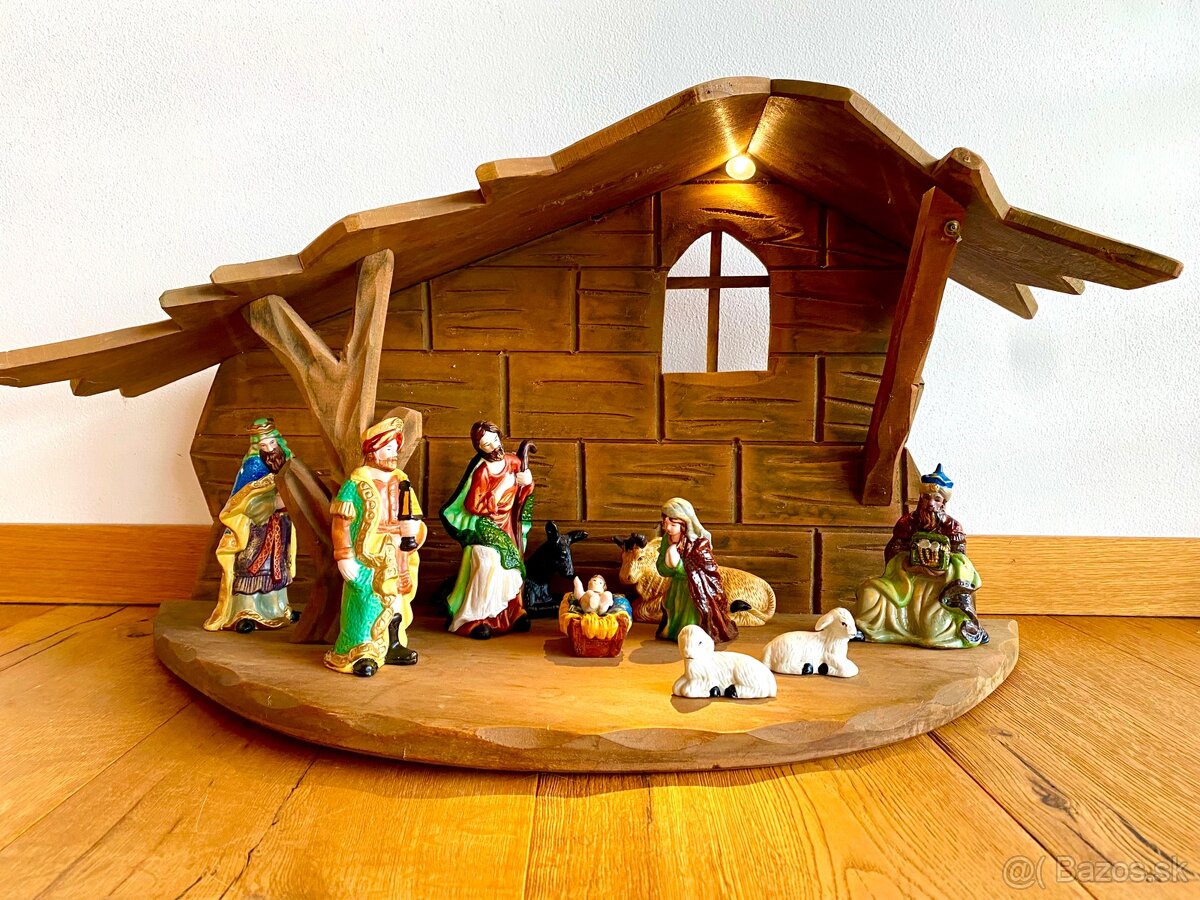 Starý velký krásný dřevěný betlém s osvětlením - 9