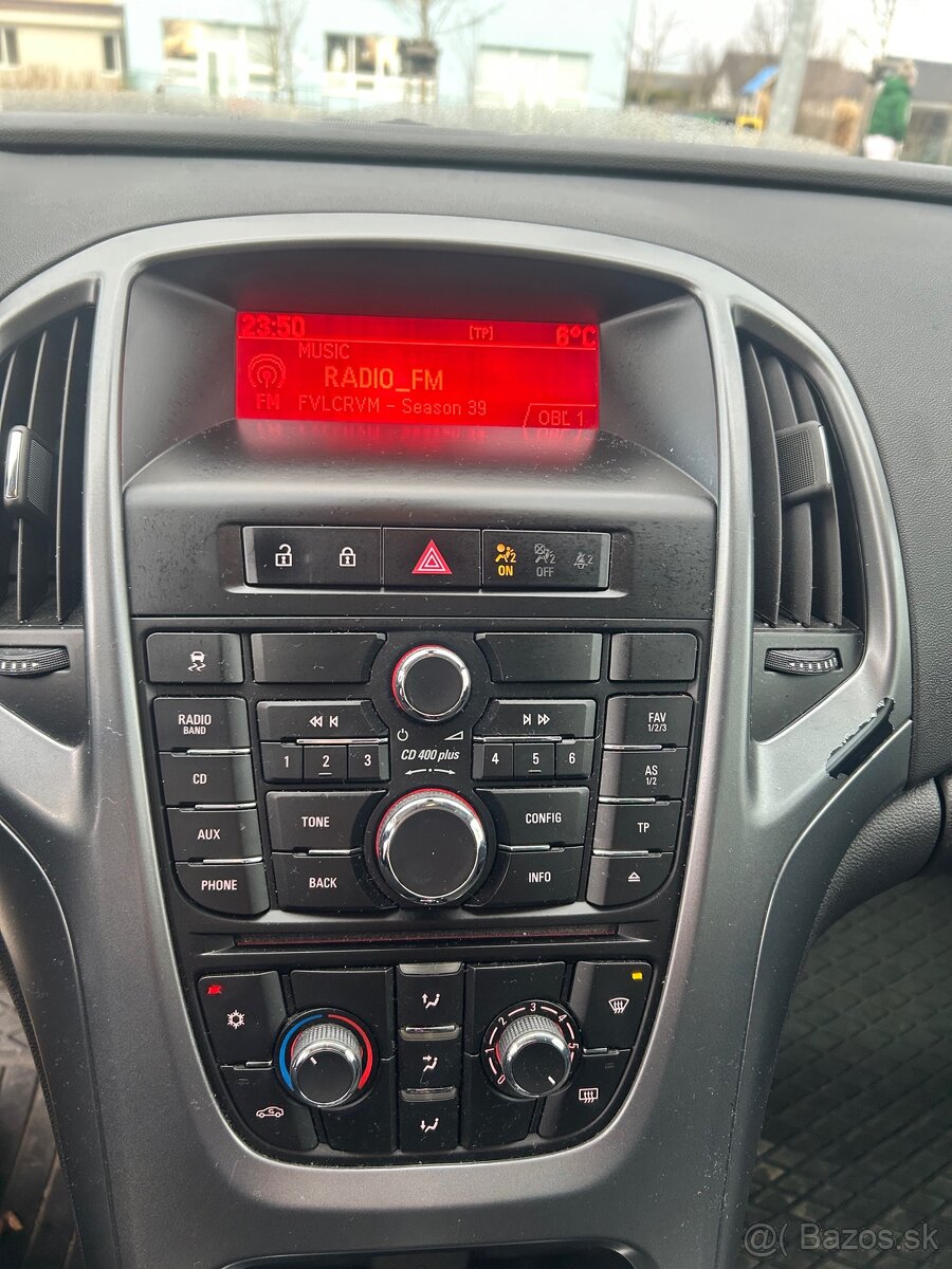 Predám Opel Astra Sports Tourer - 9