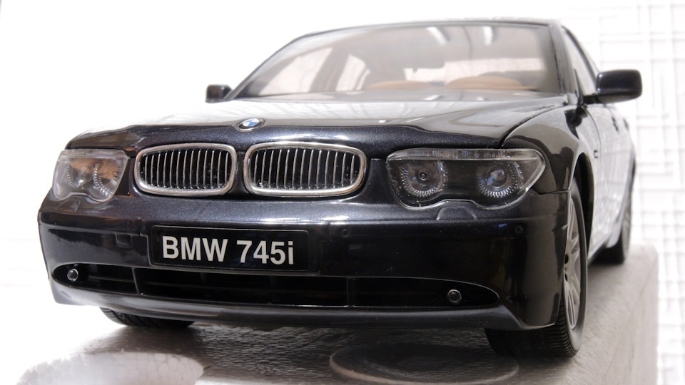 Predám model BMW 745i, e65, mierka 1:18, zn. KYOSHO. - 9