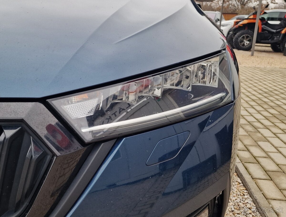 ŠKODA OCTAVIA COMBI 2.0 TDI STYLE DSG - 9