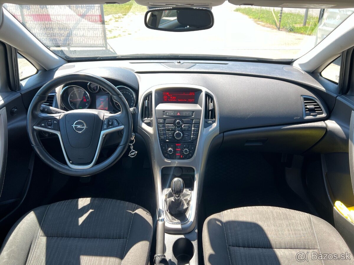 Opel Astra 1.6 benzín, 85kW, MT/5, rok:04.2012. - 9