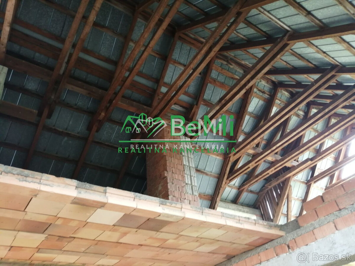 ZNÍŽENÁ CENA- ROZOSTAVANÝ RODINNÝ DOM, ŠÁVOĽ okr. Lučenec - 9