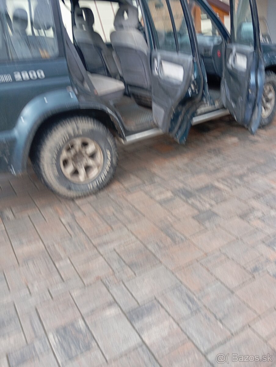 Mitsubishi Pajero wagon - 9