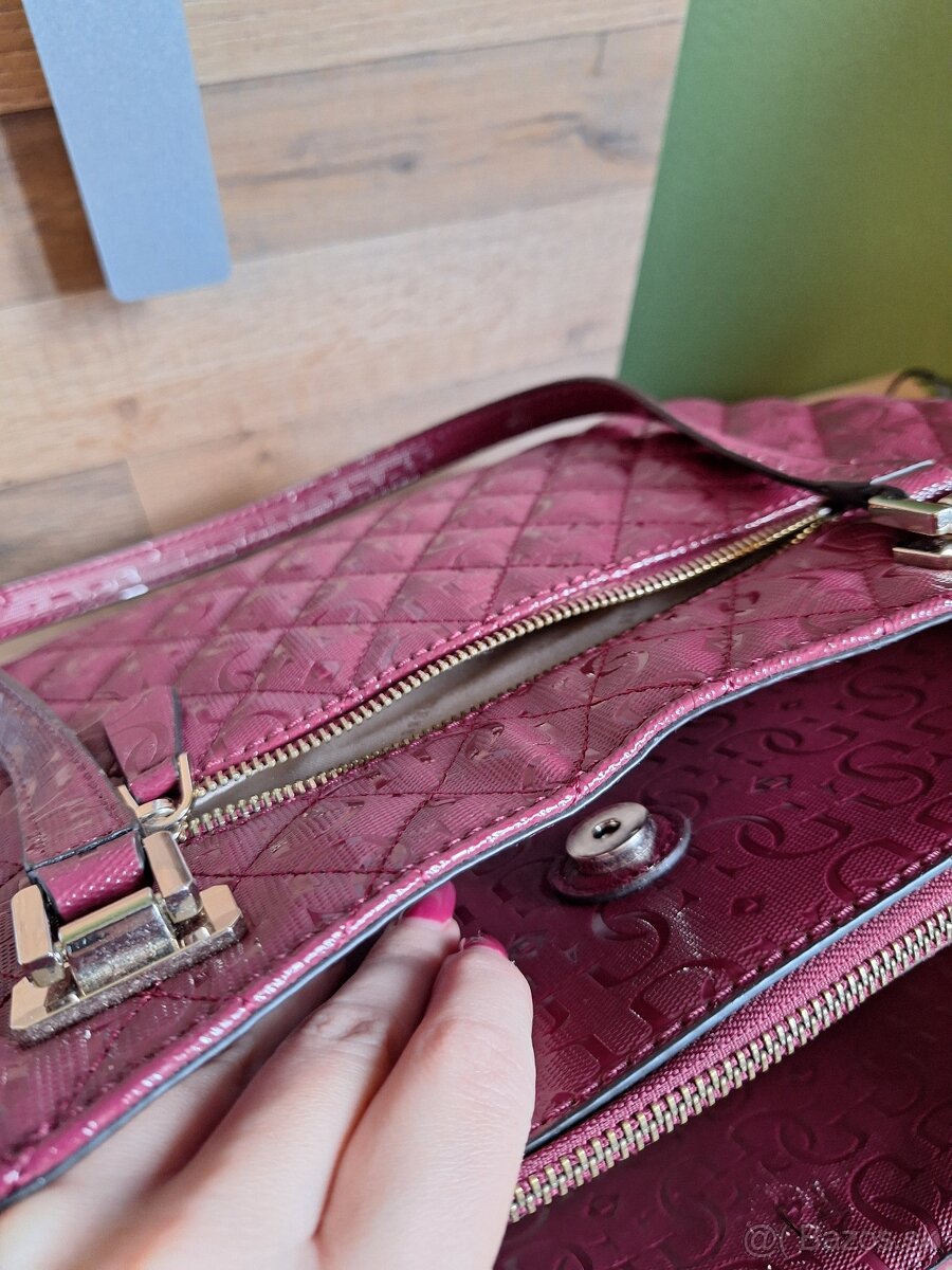 Kabelka Guess s monogram potlačou - 9