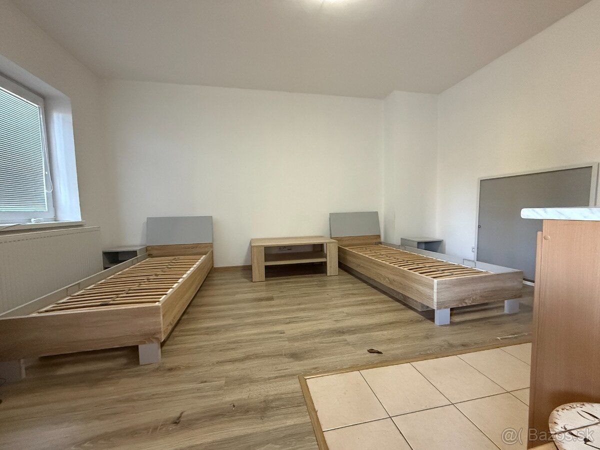 PREDAJ - RODINNÝ DOM - ZLATÉ MORAVCE - 9