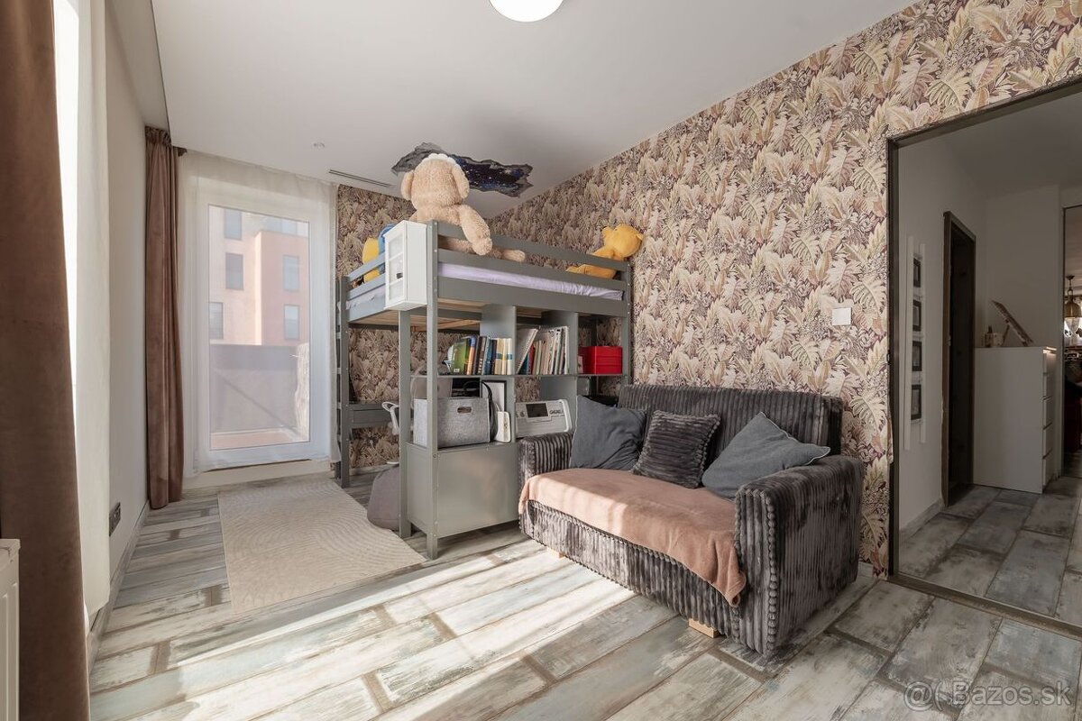 ZELENÁ STRÁŇ - PRIESTRANNÝ 4 IZBOVÝ BYT, 3 TERASY, 2 GARÁŽOV - 9