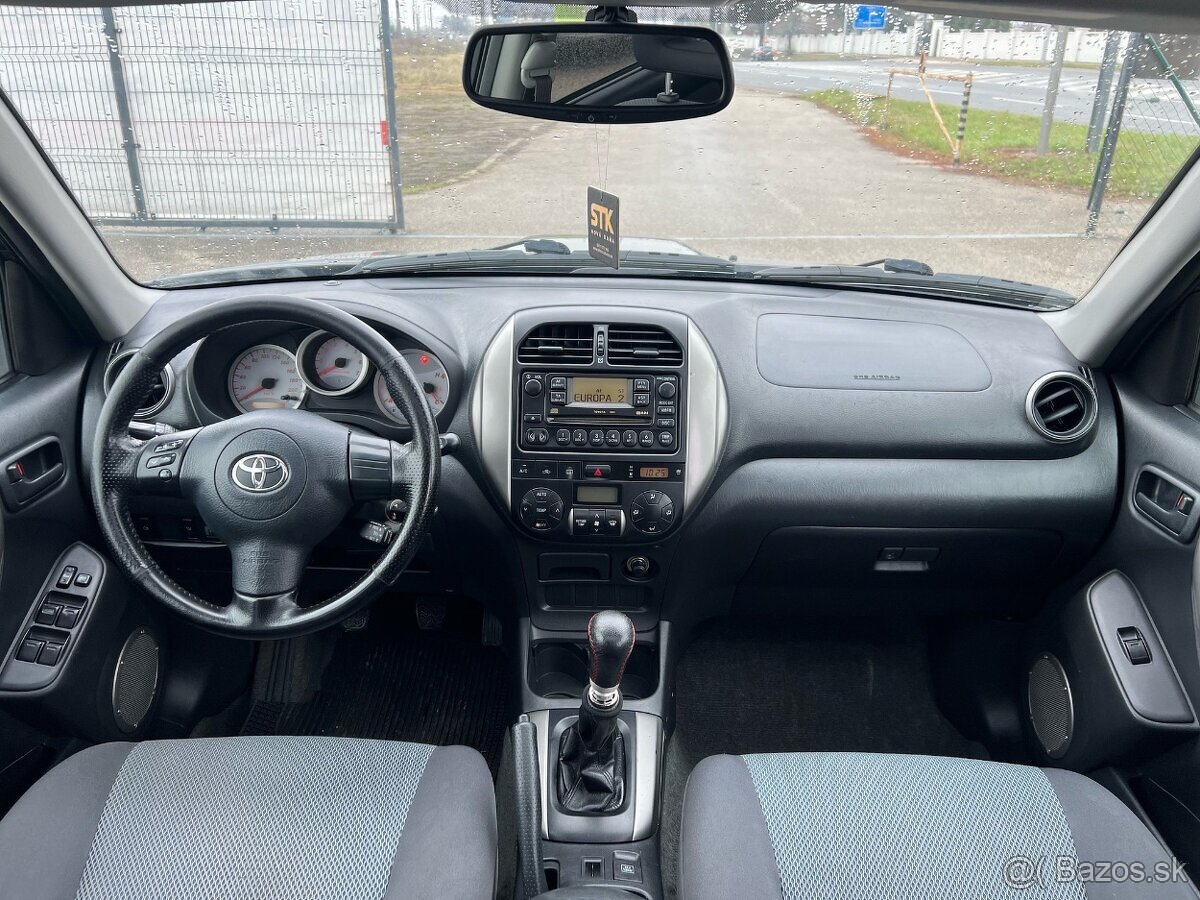 Toyota RAV4 2,0D nafta, 85kW, MT5, rok:02.2006. - 9