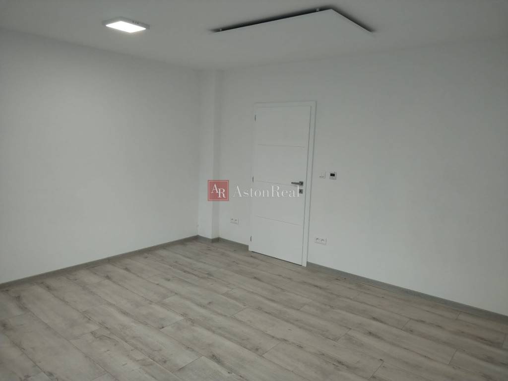 Predaj:Prerobený 5-izbový RODINNÝ DOM, pozemok 547 m2, Marti - 9