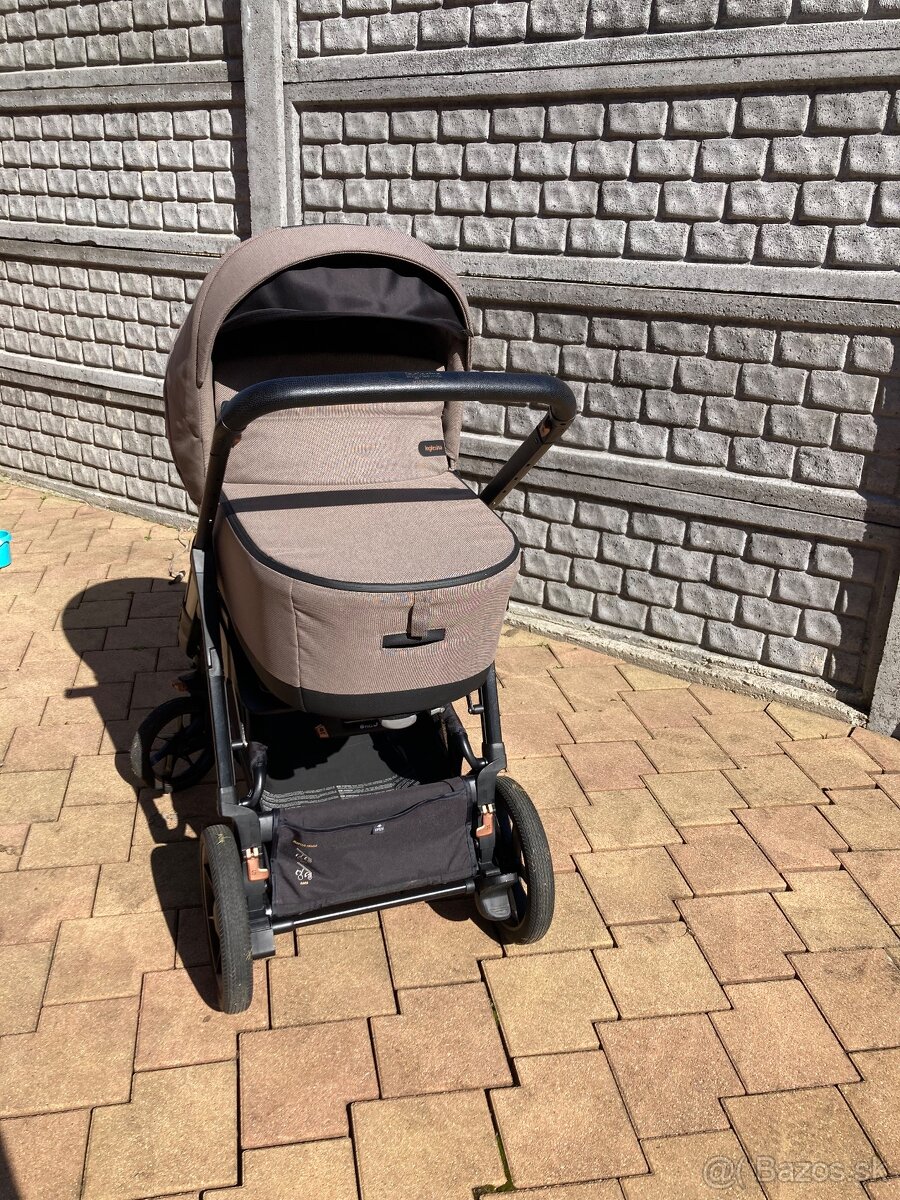 Inglesina Aptica XT - 9