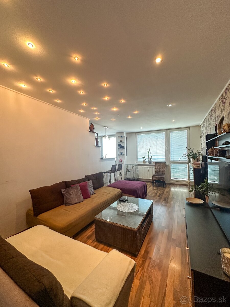 Pražský typ byt s veľkou loggiou, Jaltska - 9