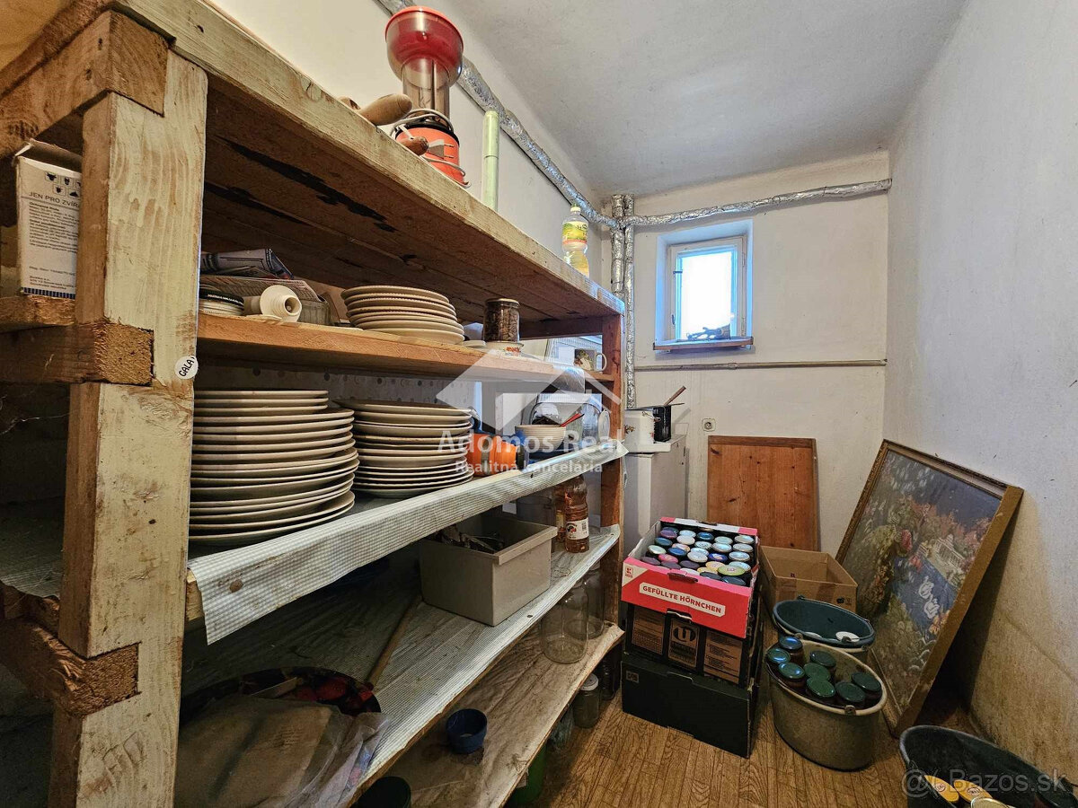 6 - IZBOVÝ RODINNÝ DOM - PUSTÉ ČEMERNÉ - 9