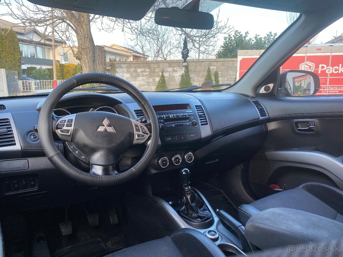 Predám Mitsubishi Outlander 2.2DID 103kw r.v 2010 - 9