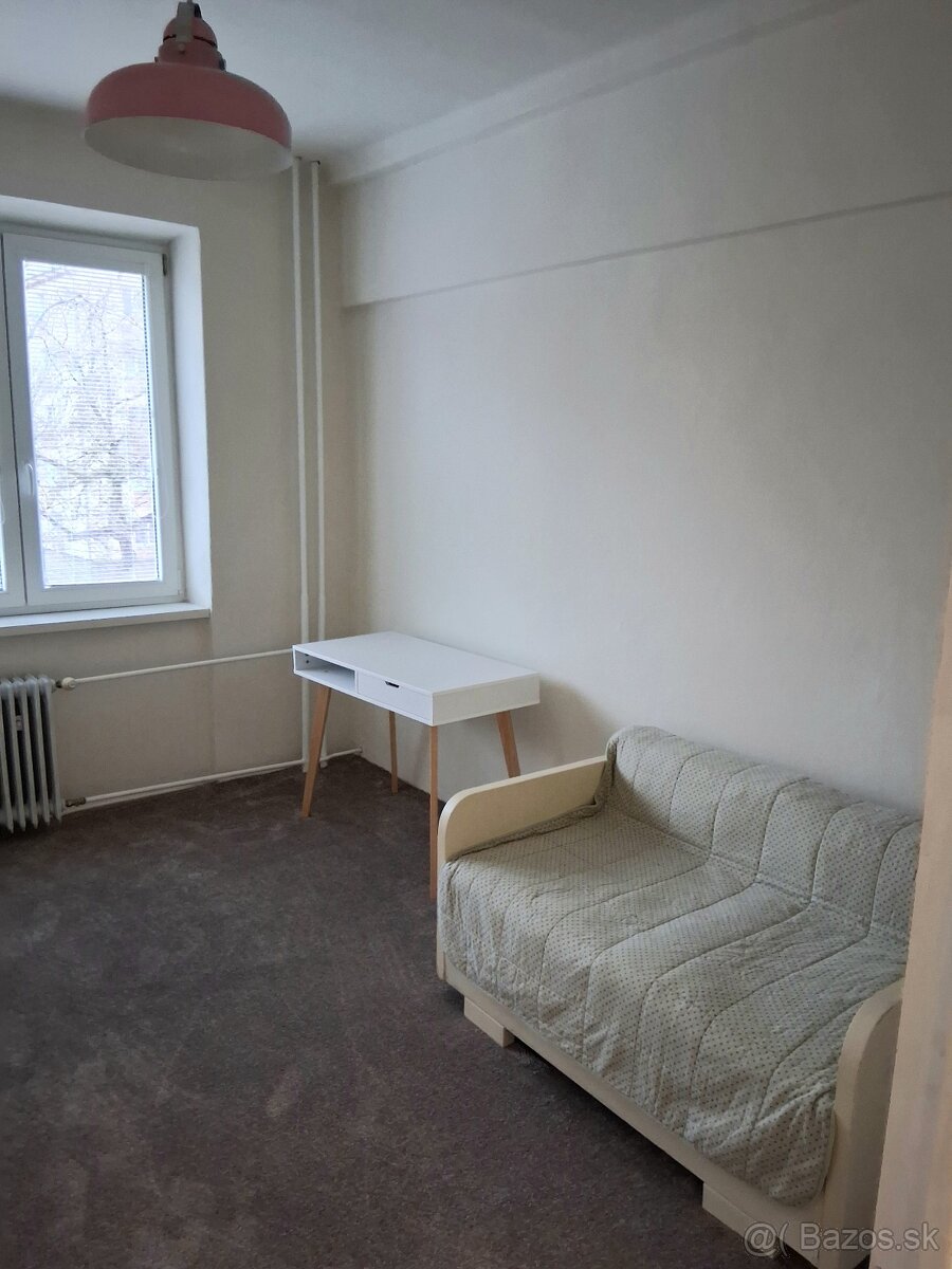 Priestranný 2-izbový byt s balkónom - 9