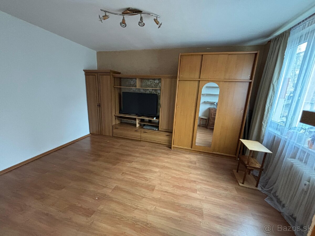 Predam 1 izbovy byt v Prievidzi rezervovany - 9