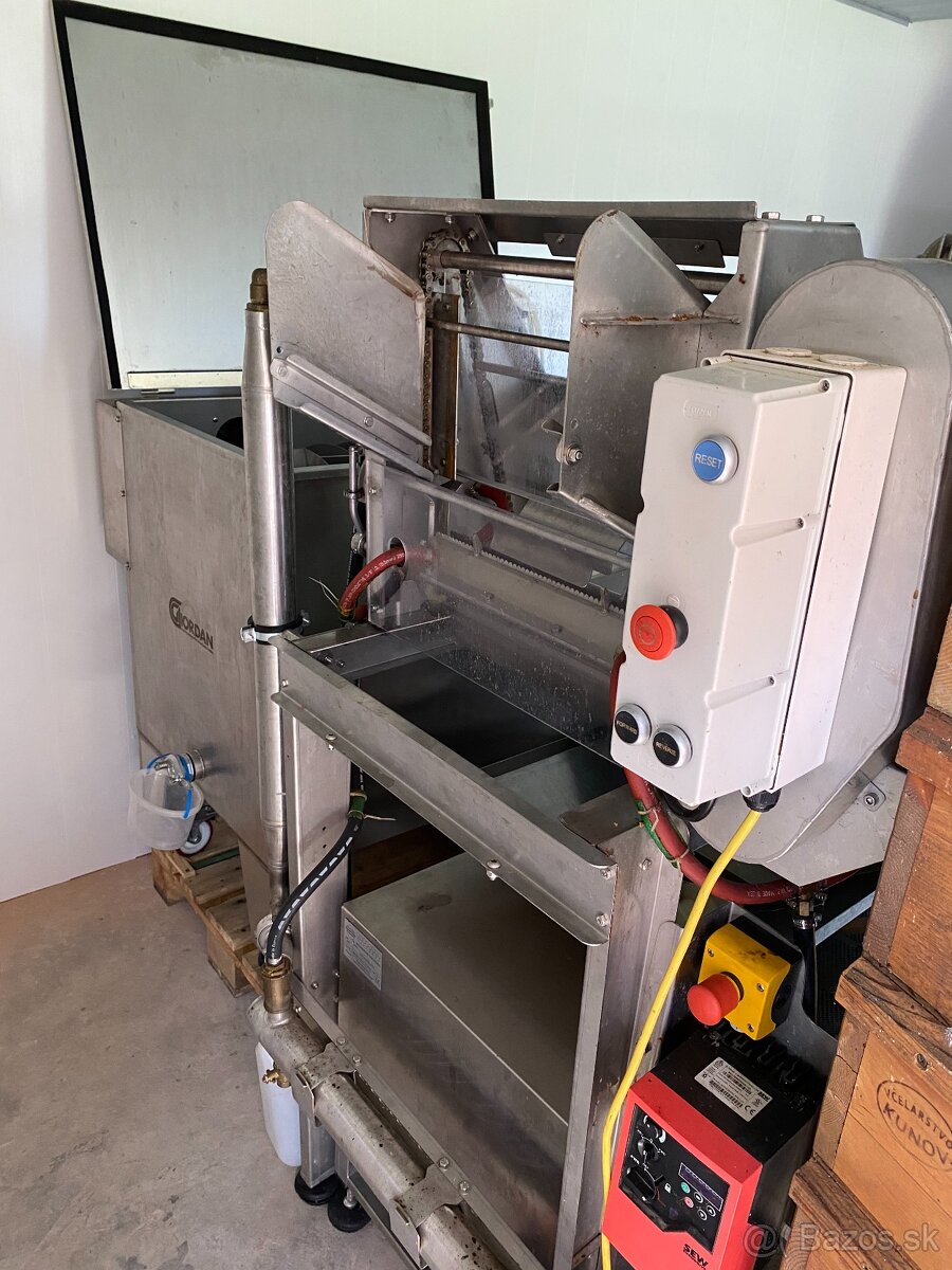 Predám linku na vytáčanie medu. - 9