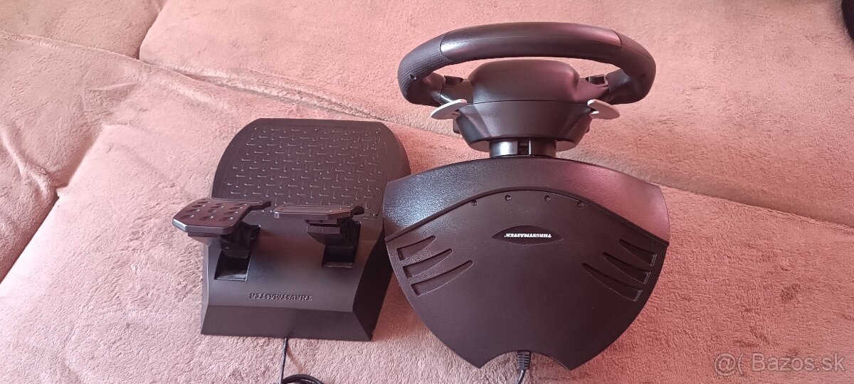 Ps4 slim s hrami a volantom ferrari - 9