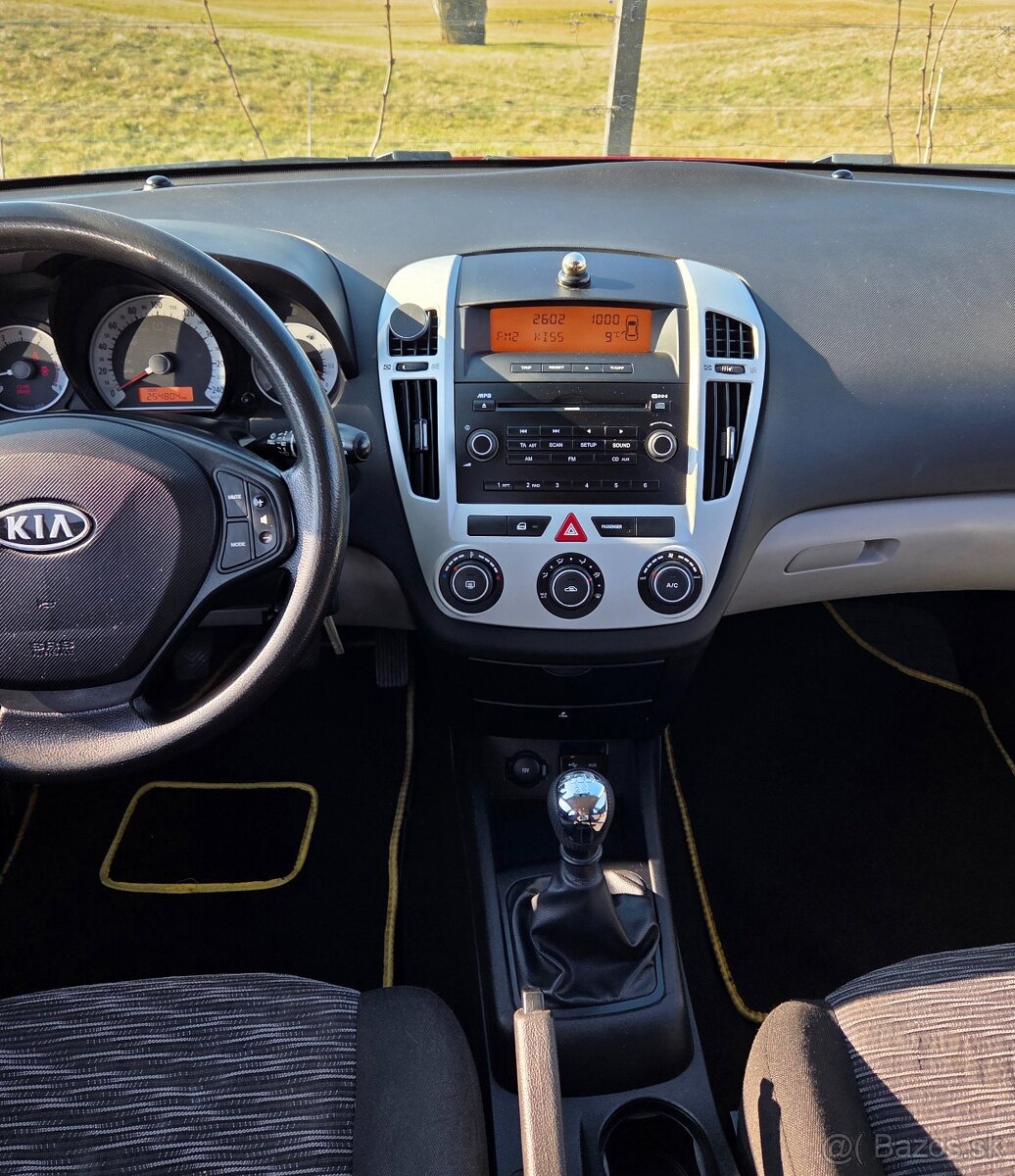 Kia Ceed 1.4 16V 77KW/105 koní R.V.11/2008 - 9