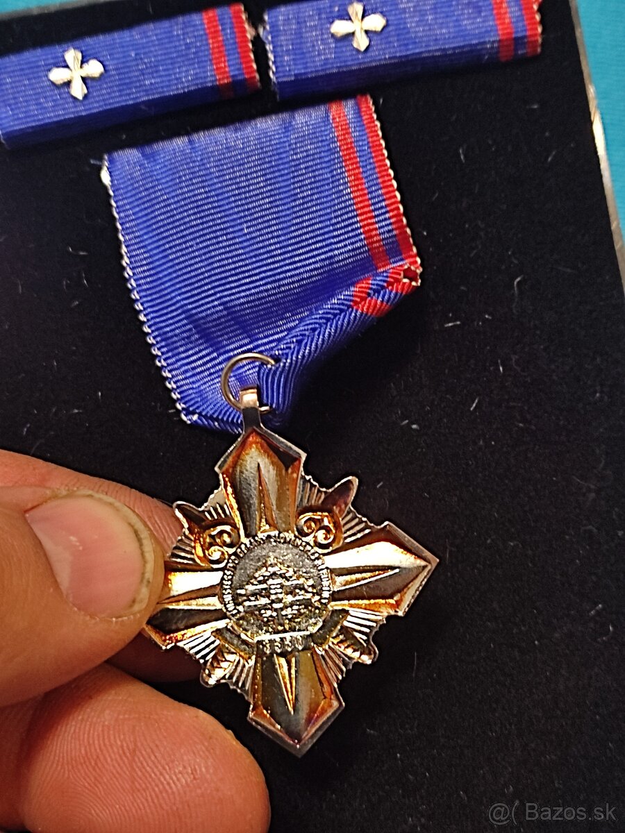 2 odznaky Padakovi specialisti a 2 odznaky za vernosť - 9