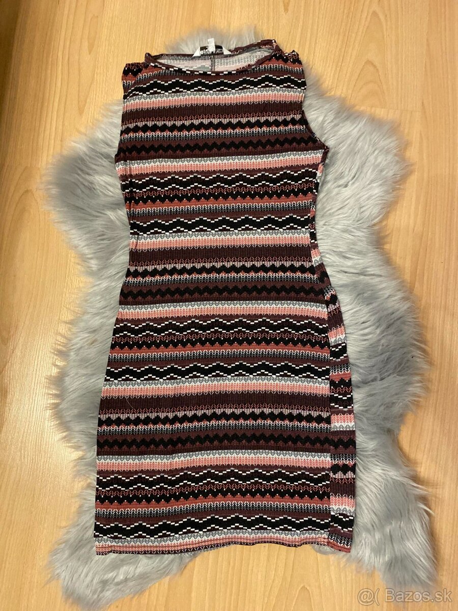 2x obtiahnuté šaty - 9