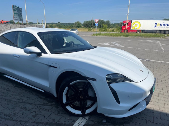 predám porsche taycan turbo ,odpočet DPH - 9