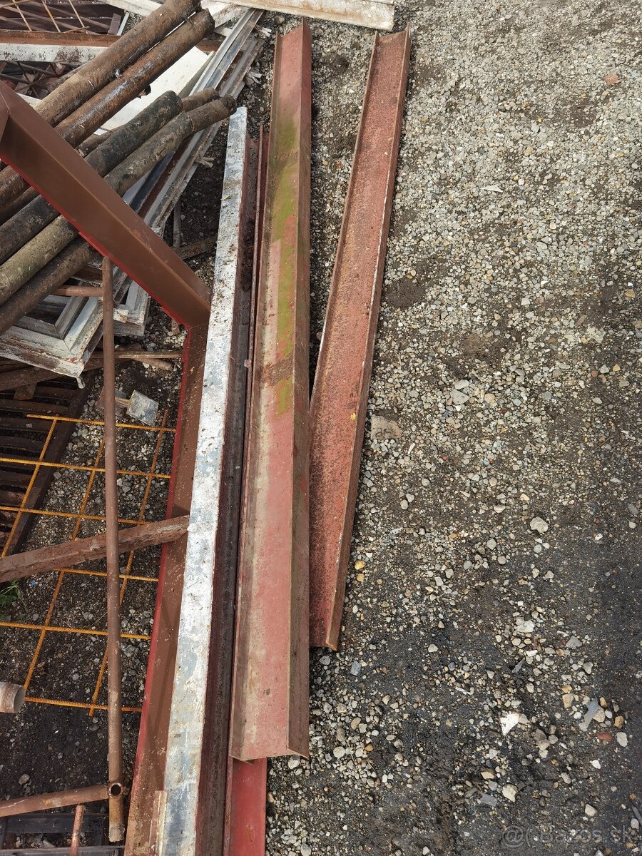 Železné rúry, roxory, stĺpiky, tyče.. Železný materiál - 9