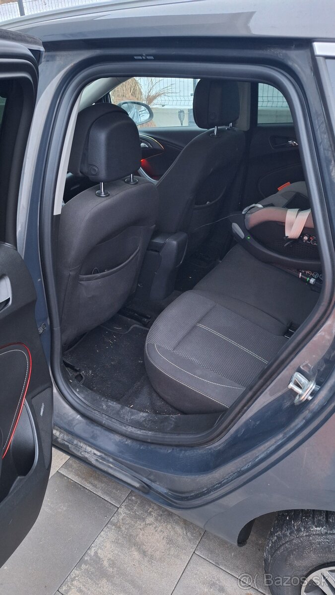 Opel Astra J sportstourer - 9