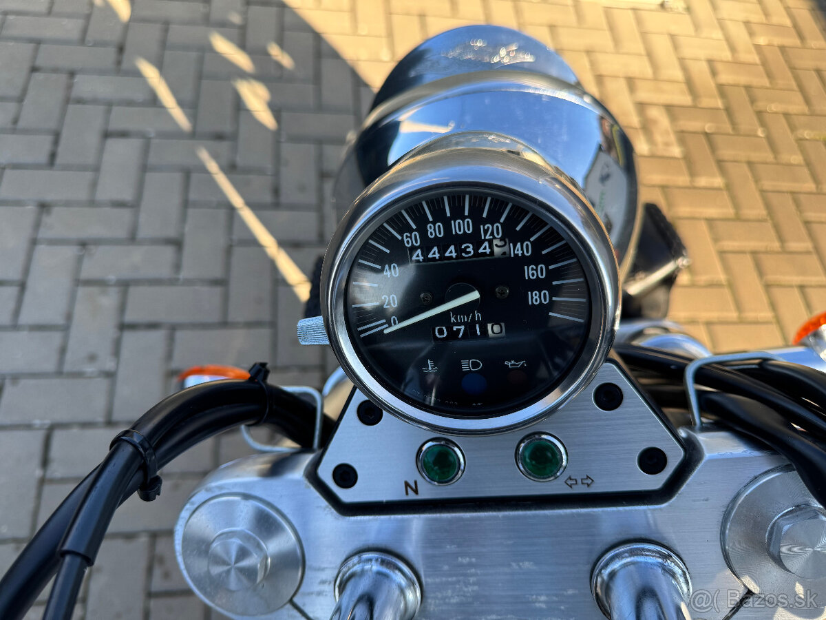 Suzuki VZ 800 Marauder - 9