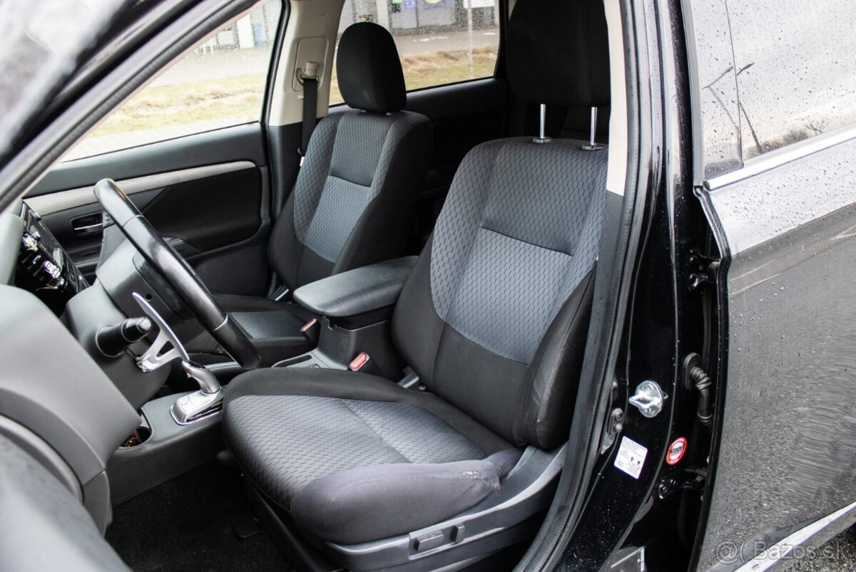 Mitsubishi Outlander 2.0 PHEV 4WD (2013) - 9