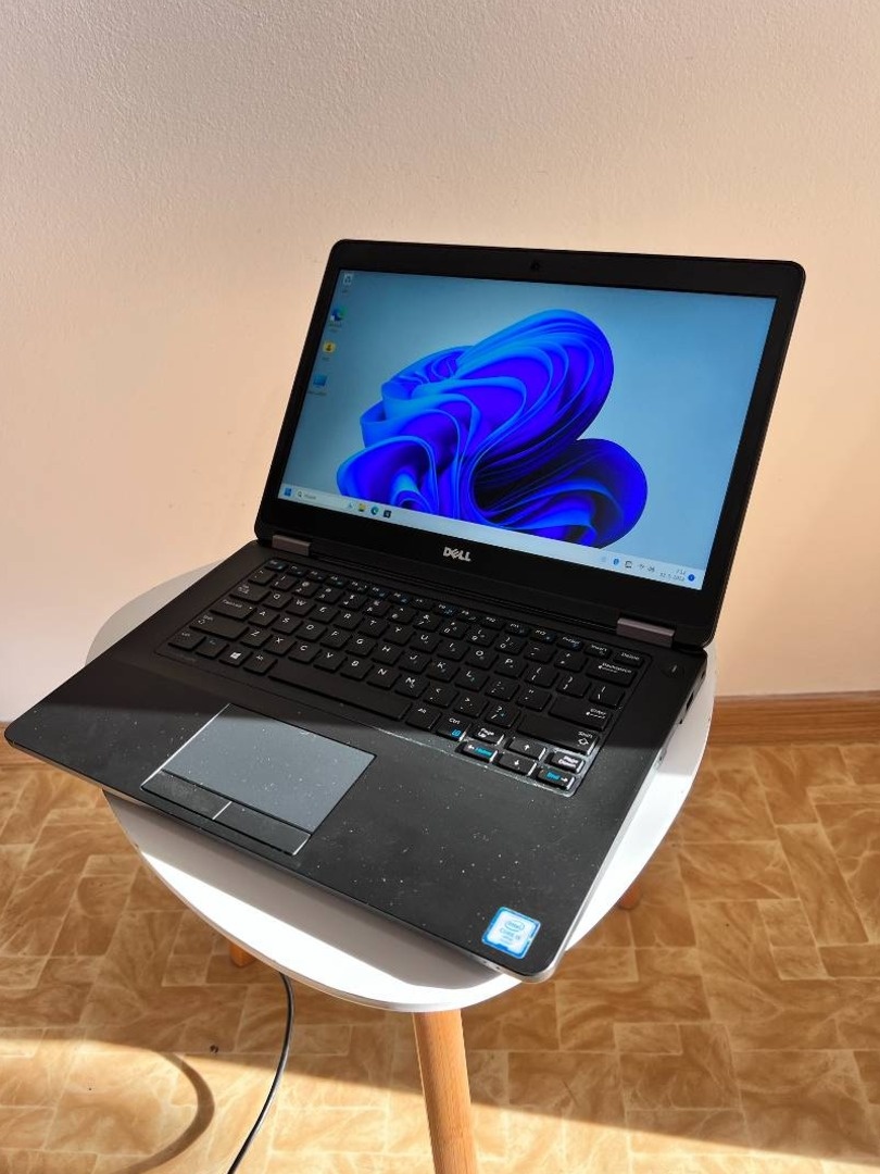 Notebook 14" DELL.Intel i5-6300U 2x2,40GHz.8gb ram.120g SSD - 9