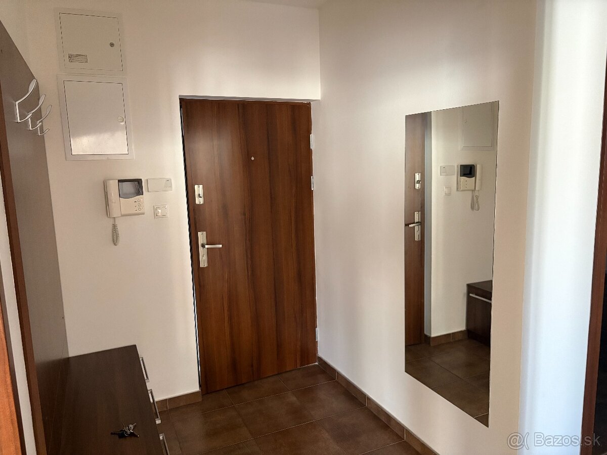 Prenajmem - 9