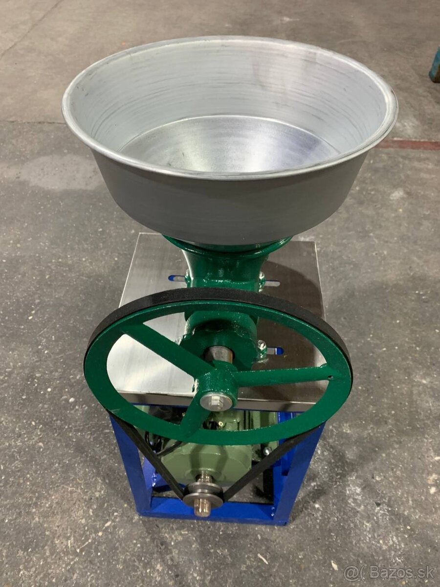 Mlynček na maso elektrické - 9