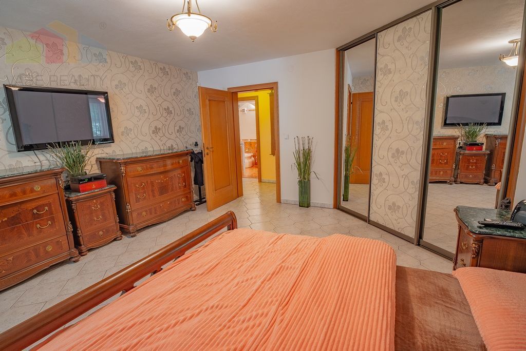 Krásny 7-izbový dom, 328 m² + 1389 m² pozemok, Trebostovo, o - 9