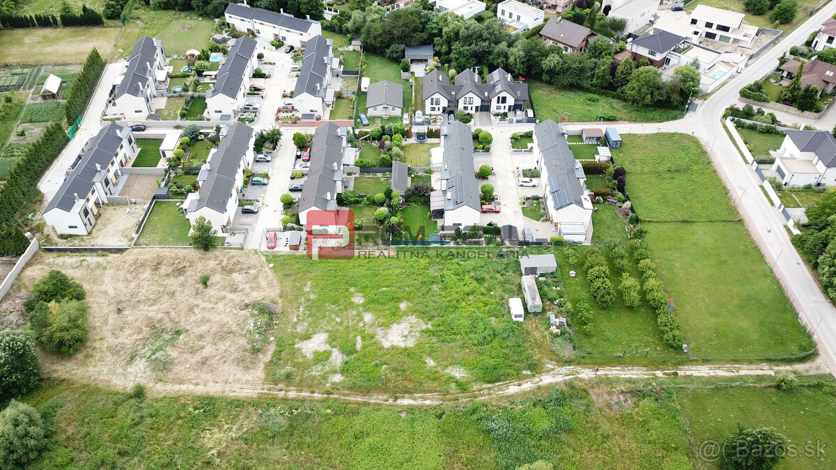 Rovinatý pozemok 800 m2 za dobrú cenu Marianka - 9