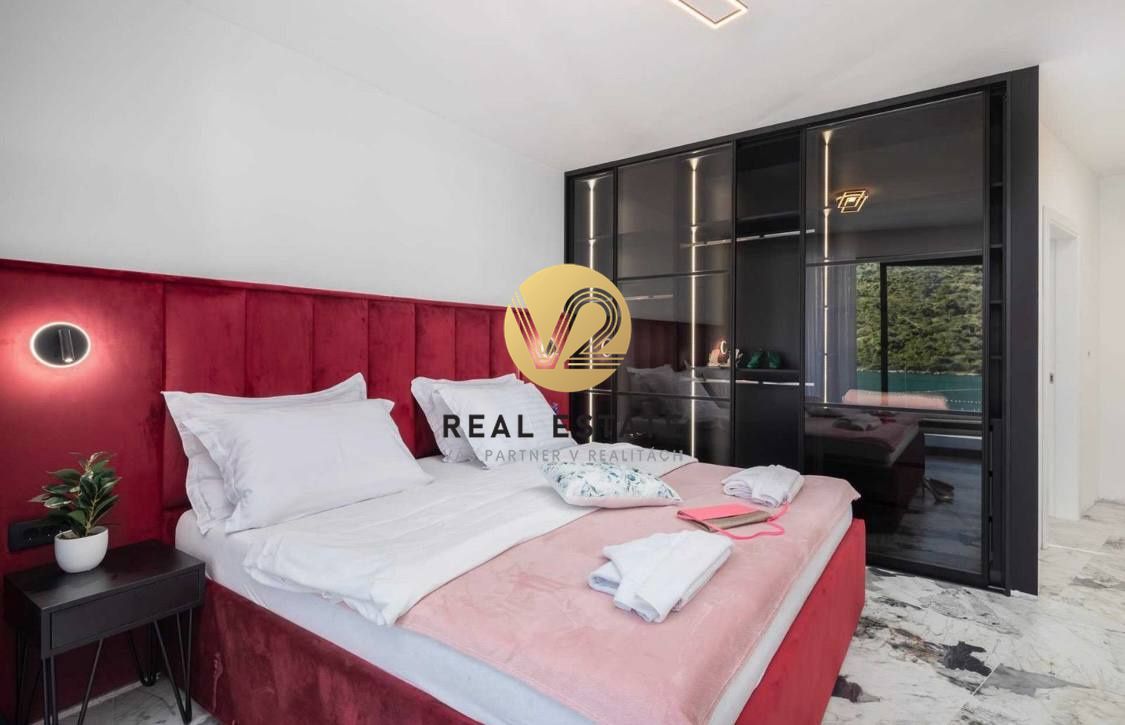 FOR SALE NA PREDAJ exkluzívna vila pri mori, priamo na plá - 9