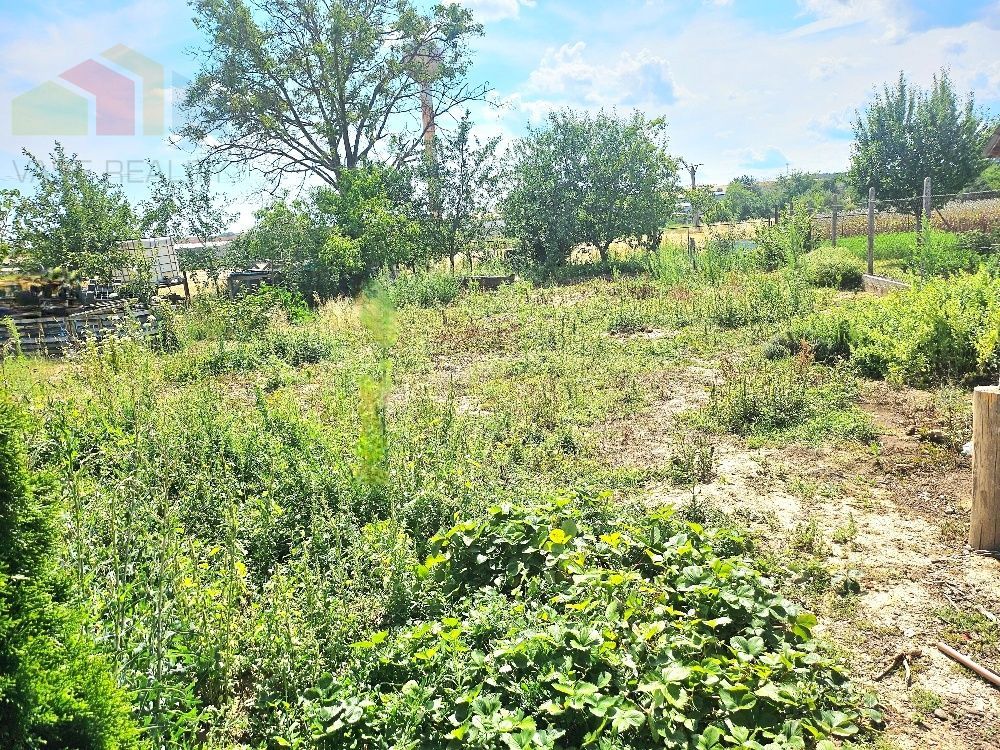 RODINNÝ DOM- VEĽKÉ CHLIEVANY- POZEMOK 1001 m2- 5 IZBOVÝ - 9