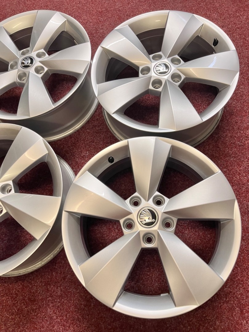 5x112 R17 alu disky originál Škoda Kodiaq 2021 - 9