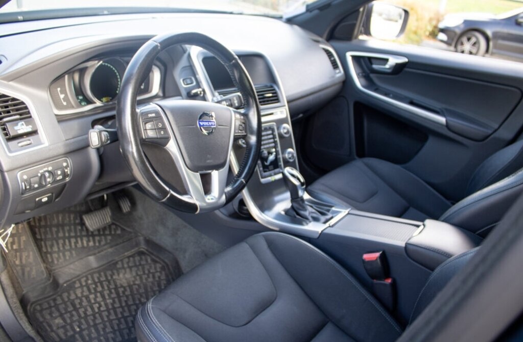 VOLVO XC60 (2015) - 9