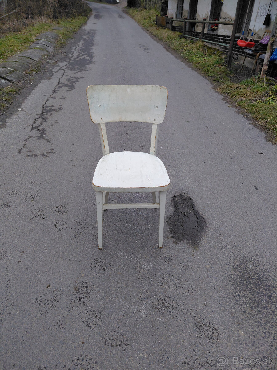 DARUJEM A PREDAM DREVENE STOLICKY - 9