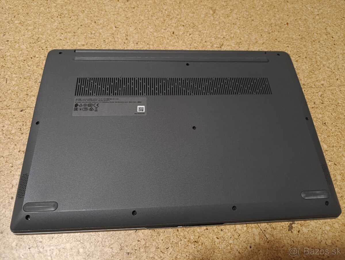 Lenovo IdeaPad 3 17ALC6 - 9